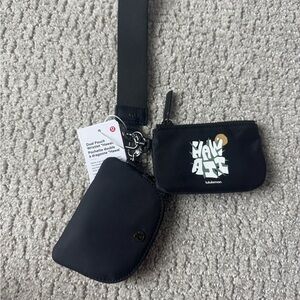 NWT Lululemon Black Dual Pouch Wristlet Hawaii pochette double